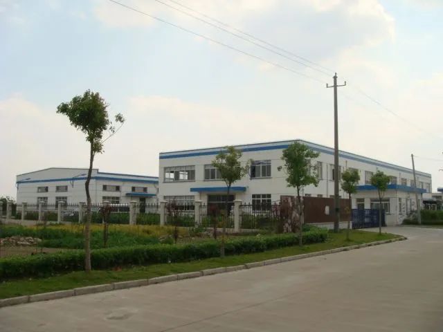 上海市松江区佘山镇吉业路567号 独院厂房出租 占地7900平 含两栋厂房1481平 2610平 可分栋出租